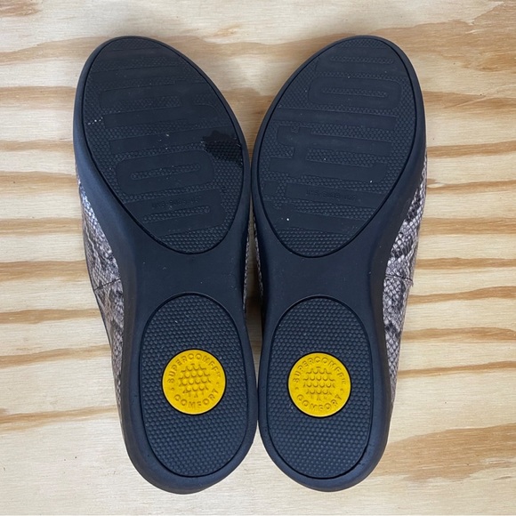 Fitflop Women's Superskate Taupe Slip-On Loafers Size 7. They run a little long. - Picture 3 of 7